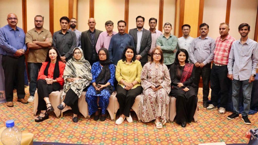 Empowering journalists to report the financial frontlines of Climate Change.